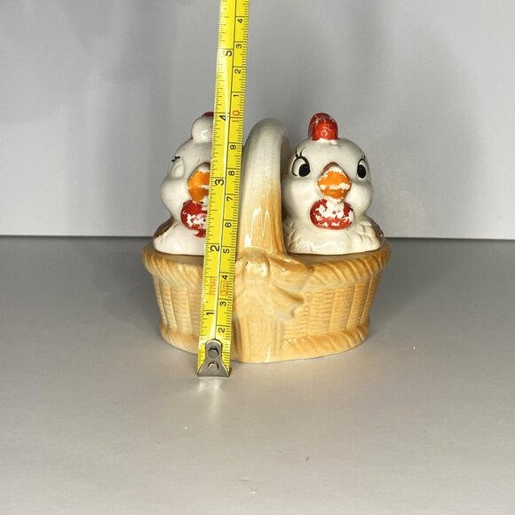 Vintage Chicks In Basket Salt & Pepper Shakers - Picture 2 of 11